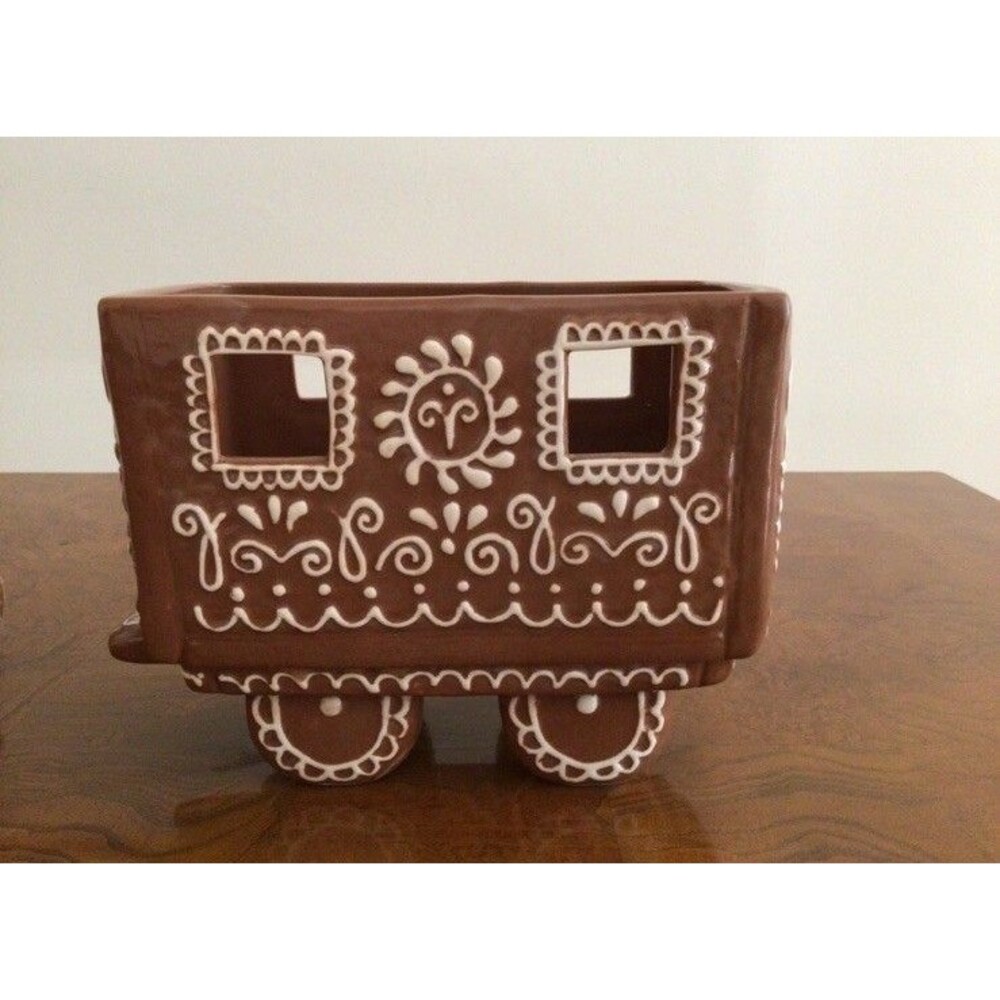 NEW POTTERY BARN HANDCRAFTED CERAMIC GINGERBREAD TRAIN - Holiday / Christmas - Picture 4 of 5